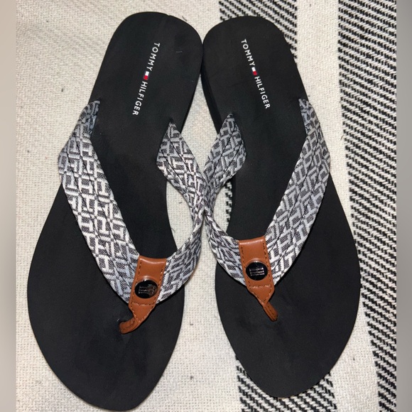Tommy Hilfiger Sandals NWOT Women’s 8 - Picture 1 of 3